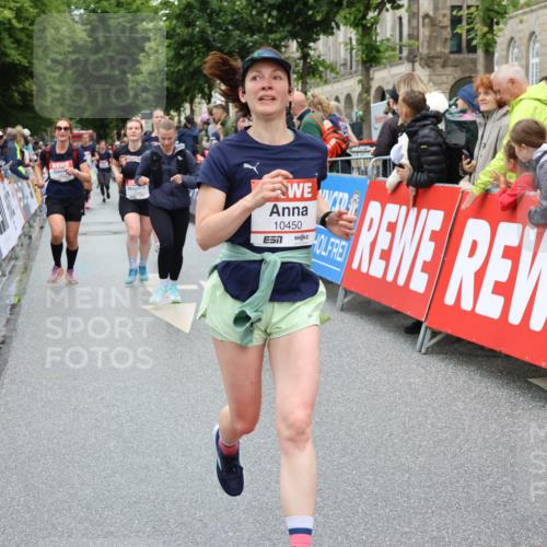 14.06.2026 - REWE Women's Run Strokosch-Dieckow http://msf.ph/oto/9781925 14.06.2026 09:59:35 Ziel 10088, 10279, 10349, 10450, 10558, 10721, 10801, 10854, 10858, 10982, 11005, 11067, 11163, 11275, 11501 meine-sportfotos.de