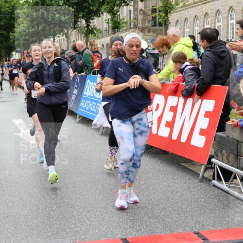 14.06.2026 - REWE Women's Run Strokosch-Dieckow http://msf.ph/oto/9781966 14.06.2026 09:59:37 Ziel 10088, 10279, 10349, 10450, 10558, 10721, 10801, 10854, 10858, 10982, 11005, 11067, 11163, 11275, 11501 meine-sportfotos.de