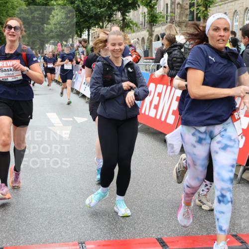 14.06.2026 - REWE Women's Run Strokosch-Dieckow http://msf.ph/oto/9781986 14.06.2026 09:59:37 Ziel 10088, 10279, 10349, 10450, 10558, 10721, 10801, 10854, 10858, 10982, 11005, 11067, 11163, 11275, 11501 meine-sportfotos.de