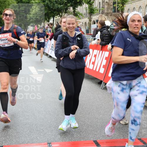 14.06.2026 - REWE Women's Run Strokosch-Dieckow http://msf.ph/oto/9781998 14.06.2026 09:59:38 Ziel 10088, 10264, 10279, 10349, 10450, 10558, 10721, 10801, 10854, 10858, 10982, 11005, 11163, 11275, 11501 meine-sportfotos.de
