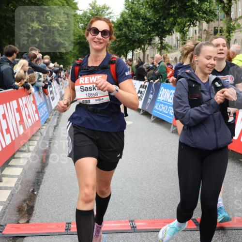 14.06.2026 - REWE Women's Run Strokosch-Dieckow http://msf.ph/oto/9782028 14.06.2026 09:59:38 Ziel 10088, 10264, 10279, 10349, 10450, 10558, 10721, 10801, 10854, 10858, 10982, 11005, 11163, 11275, 11501 meine-sportfotos.de