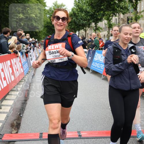 14.06.2026 - REWE Women's Run Strokosch-Dieckow http://msf.ph/oto/9782037 14.06.2026 09:59:38 Ziel 10088, 10264, 10279, 10349, 10450, 10558, 10721, 10801, 10854, 10858, 10982, 11005, 11163, 11275, 11501 meine-sportfotos.de