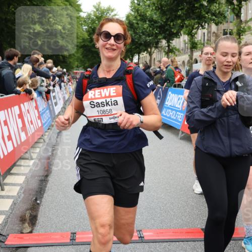 14.06.2026 - REWE Women's Run Strokosch-Dieckow http://msf.ph/oto/9782048 14.06.2026 09:59:38 Ziel 10088, 10264, 10279, 10349, 10450, 10558, 10721, 10801, 10854, 10858, 10982, 11005, 11163, 11275, 11501 meine-sportfotos.de
