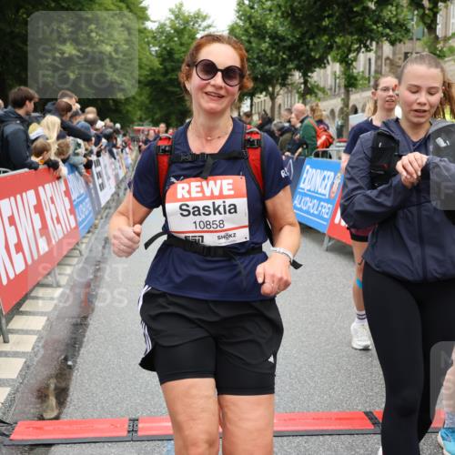 14.06.2026 - REWE Women's Run Strokosch-Dieckow http://msf.ph/oto/9782056 14.06.2026 09:59:38 Ziel 10088, 10264, 10279, 10349, 10450, 10558, 10721, 10801, 10854, 10858, 10982, 11005, 11163, 11275, 11501 meine-sportfotos.de