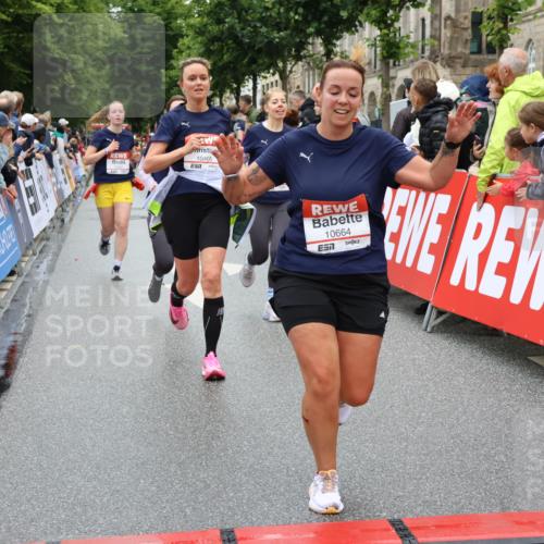 14.06.2026 - REWE Women's Run Strokosch-Dieckow http://msf.ph/oto/9782120 14.06.2026 09:59:44 Ziel 10088, 10190, 10264, 10279, 10280, 10405, 10542, 10664, 10721, 10858, 11005, 11275 meine-sportfotos.de