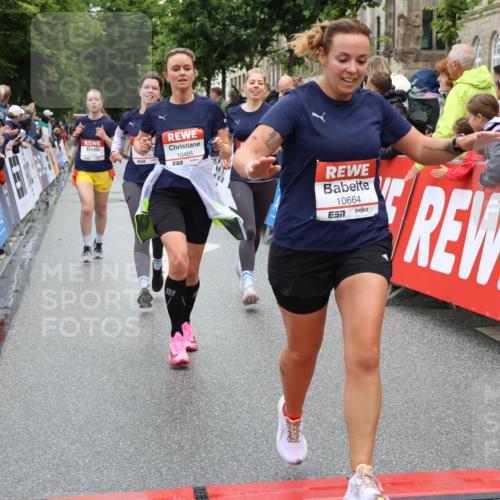 14.06.2026 - REWE Women's Run Strokosch-Dieckow http://msf.ph/oto/9782150 14.06.2026 09:59:44 Ziel 10088, 10190, 10264, 10279, 10280, 10405, 10542, 10664, 10721, 10858, 11005, 11275 meine-sportfotos.de