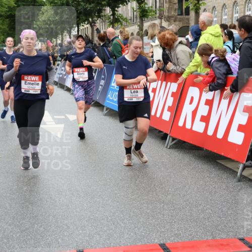 14.06.2026 - REWE Women's Run Strokosch-Dieckow http://msf.ph/oto/9782371 14.06.2026 10:01:03 Ziel 10162, 10188, 10454, 10594, 10613, 10637, 10805, 11483 meine-sportfotos.de
