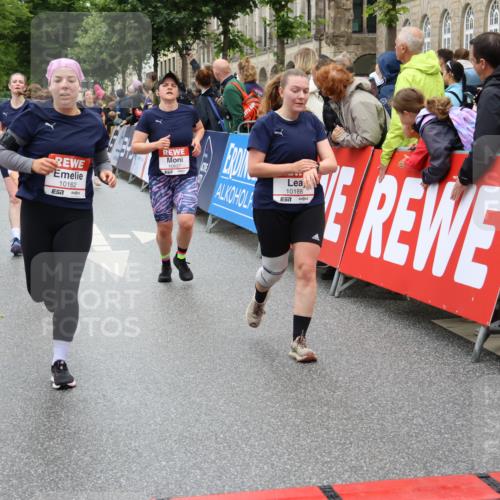 14.06.2026 - REWE Women's Run Strokosch-Dieckow http://msf.ph/oto/9782402 14.06.2026 10:01:03 Ziel 10162, 10188, 10454, 10594, 10613, 10637, 10805, 11483 meine-sportfotos.de