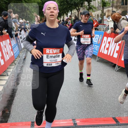 14.06.2026 - REWE Women's Run Strokosch-Dieckow http://msf.ph/oto/9782444 14.06.2026 10:01:04 Ziel 10162, 10188, 10393, 10454, 10594, 10613, 10637, 10663, 10805, 11104, 11483 meine-sportfotos.de