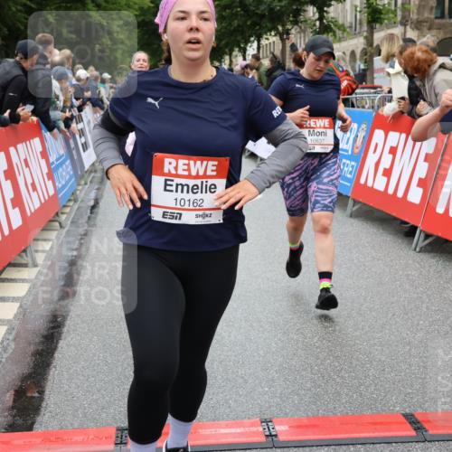 14.06.2026 - REWE Women's Run Strokosch-Dieckow http://msf.ph/oto/9782454 14.06.2026 10:01:04 Ziel 10162, 10188, 10393, 10454, 10594, 10613, 10637, 10663, 10805, 11104, 11483 meine-sportfotos.de