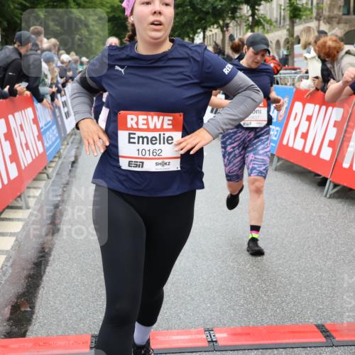 14.06.2026 - REWE Women's Run Strokosch-Dieckow http://msf.ph/oto/9782463 14.06.2026 10:01:04 Ziel 10162, 10188, 10393, 10454, 10594, 10613, 10637, 10663, 10805, 11104, 11483 meine-sportfotos.de