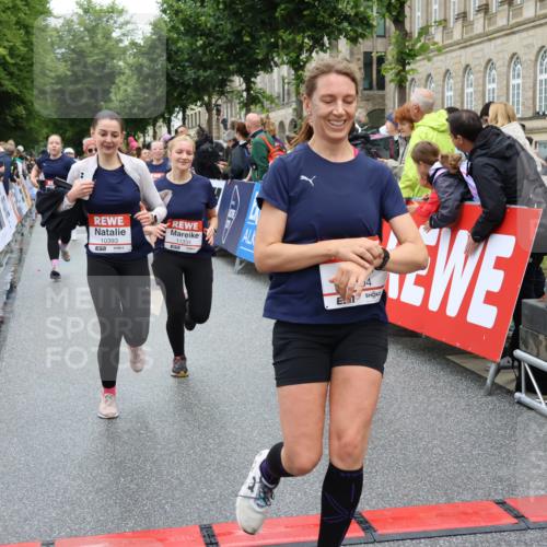 14.06.2026 - REWE Women's Run Strokosch-Dieckow http://msf.ph/oto/9782521 14.06.2026 10:01:08 Ziel 10162, 10188, 10204, 10370, 10393, 10522, 10576, 10594, 10613, 10637, 10663, 10805, 11104, 11150, 11334, 11440, 11472, 11483 meine-sportfotos.de