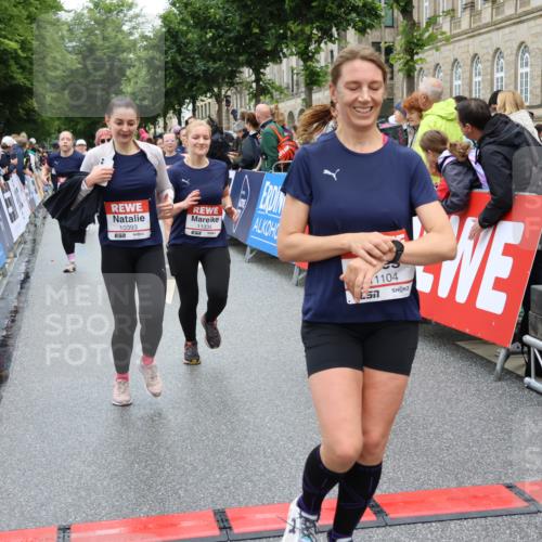 14.06.2026 - REWE Women's Run Strokosch-Dieckow http://msf.ph/oto/9782530 14.06.2026 10:01:08 Ziel 10162, 10188, 10204, 10370, 10393, 10522, 10576, 10594, 10613, 10637, 10663, 10805, 11104, 11150, 11334, 11440, 11472, 11483 meine-sportfotos.de