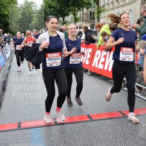 14.06.2026 - REWE Women's Run Strokosch-Dieckow http://msf.ph/oto/9782549 14.06.2026 10:01:09 Ziel 10162, 10188, 10204, 10370, 10393, 10522, 10576, 10594, 10613, 10637, 10663, 11104, 11150, 11334, 11440, 11472, 11483 meine-sportfotos.de