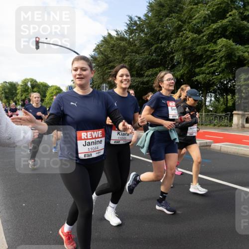 14.06.2026 - REWE Women's Run Michael Strokosch http://msf.ph/oto/9782552 14.06.2026 09:13:43 Laufen 11044, 11045, 7 meine-sportfotos.de