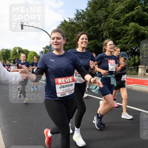 14.06.2026 - REWE Women's Run Michael Strokosch http://msf.ph/oto/9782556 14.06.2026 09:13:43 Laufen 11044, 11045, 777, 10915, 51 meine-sportfotos.de
