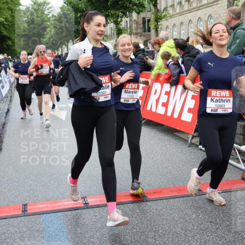 14.06.2026 - REWE Women's Run Strokosch-Dieckow http://msf.ph/oto/9782570 14.06.2026 10:01:09 Ziel 10162, 10188, 10204, 10370, 10393, 10522, 10576, 10594, 10613, 10637, 10663, 11104, 11150, 11334, 11440, 11472, 11483 meine-sportfotos.de