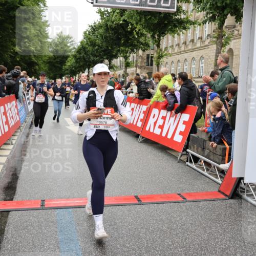 14.06.2026 - REWE Women's Run Strokosch-Dieckow http://msf.ph/oto/9782645 14.06.2026 10:01:13 Ziel 10068, 10204, 10370, 10393, 10522, 10576, 10594, 10613, 10663, 11104, 11150, 11265, 11308, 11334, 11440, 11472, 11522 meine-sportfotos.de