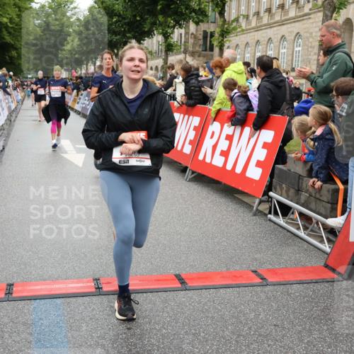 14.06.2026 - REWE Women's Run Strokosch-Dieckow http://msf.ph/oto/9782736 14.06.2026 10:01:16 Ziel 10068, 10204, 10370, 10393, 10522, 10576, 10663, 11104, 11150, 11265, 11308, 11334, 11412, 11440, 11472, 11522 meine-sportfotos.de