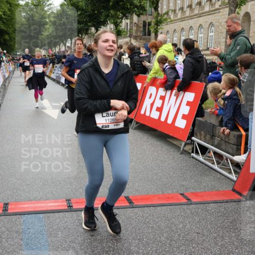 14.06.2026 - REWE Women's Run Strokosch-Dieckow http://msf.ph/oto/9782756 14.06.2026 10:01:16 Ziel 10068, 10204, 10370, 10393, 10522, 10576, 10663, 11104, 11150, 11265, 11308, 11334, 11412, 11440, 11472, 11522 meine-sportfotos.de