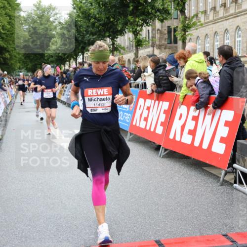 14.06.2026 - REWE Women's Run Strokosch-Dieckow http://msf.ph/oto/9782799 14.06.2026 10:01:19 Ziel 10068, 10221, 10522, 10576, 10933, 11150, 11265, 11308, 11412, 11440, 11522 meine-sportfotos.de
