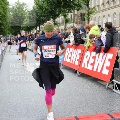 14.06.2026 - REWE Women's Run Strokosch-Dieckow http://msf.ph/oto/9782808 14.06.2026 10:01:19 Ziel 10068, 10221, 10522, 10576, 10933, 11150, 11265, 11308, 11412, 11440, 11522 meine-sportfotos.de