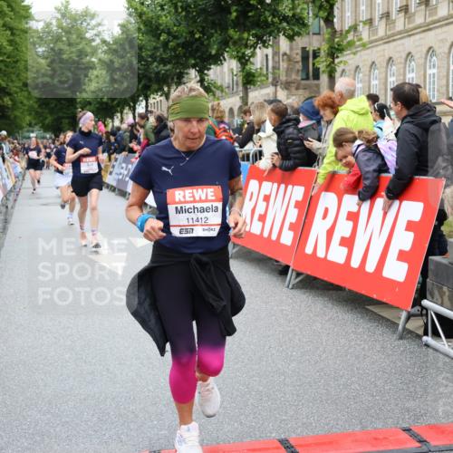 14.06.2026 - REWE Women's Run Strokosch-Dieckow http://msf.ph/oto/9782816 14.06.2026 10:01:19 Ziel 10068, 10221, 10522, 10576, 10933, 11150, 11265, 11308, 11412, 11440, 11522 meine-sportfotos.de