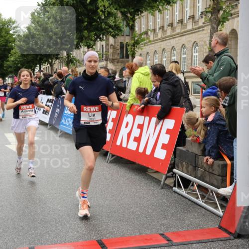 14.06.2026 - REWE Women's Run Strokosch-Dieckow http://msf.ph/oto/9782834 14.06.2026 10:01:21 Ziel 10068, 10221, 10933, 11265, 11308, 11412, 11522 meine-sportfotos.de