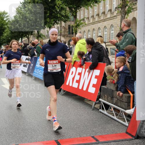 14.06.2026 - REWE Women's Run Strokosch-Dieckow http://msf.ph/oto/9782843 14.06.2026 10:01:22 Ziel 10068, 10121, 10221, 10933, 11265, 11308, 11375, 11412, 11522 meine-sportfotos.de