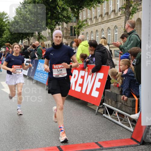 14.06.2026 - REWE Women's Run Strokosch-Dieckow http://msf.ph/oto/9782851 14.06.2026 10:01:22 Ziel 10068, 10121, 10221, 10933, 11265, 11308, 11375, 11412, 11522 meine-sportfotos.de