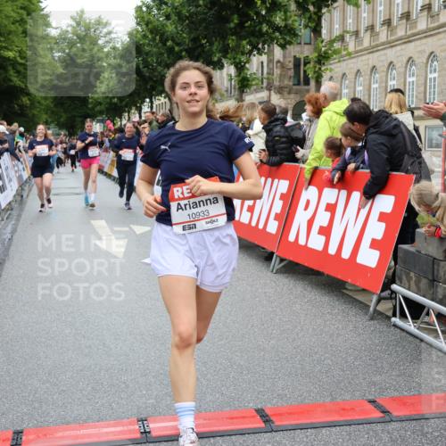 14.06.2026 - REWE Women's Run Strokosch-Dieckow http://msf.ph/oto/9782869 14.06.2026 10:01:23 Ziel 10121, 10221, 10792, 10933, 11265, 11308, 11375, 11412, 11522 meine-sportfotos.de