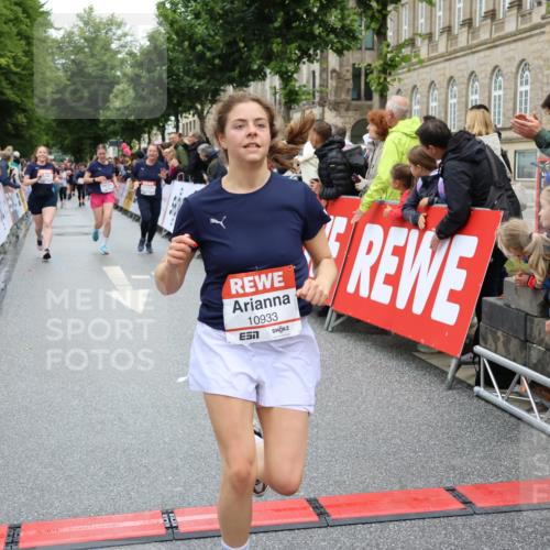 14.06.2026 - REWE Women's Run Strokosch-Dieckow http://msf.ph/oto/9782885 14.06.2026 10:01:23 Ziel 10121, 10221, 10792, 10933, 11265, 11308, 11375, 11412, 11522 meine-sportfotos.de