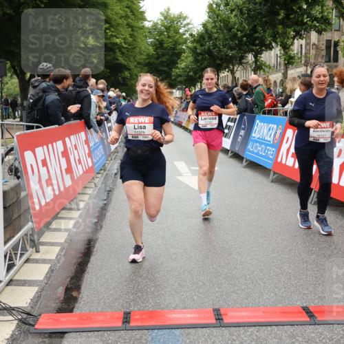 14.06.2026 - REWE Women's Run Strokosch-Dieckow http://msf.ph/oto/9782893 14.06.2026 10:01:26 Ziel 10121, 10221, 10792, 10933, 11375, 11412 meine-sportfotos.de