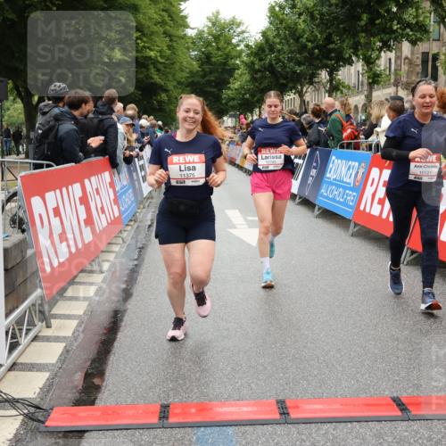 14.06.2026 - REWE Women's Run Strokosch-Dieckow http://msf.ph/oto/9782902 14.06.2026 10:01:26 Ziel 10121, 10221, 10792, 10933, 11375, 11412 meine-sportfotos.de