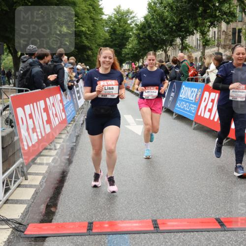 14.06.2026 - REWE Women's Run Strokosch-Dieckow http://msf.ph/oto/9782911 14.06.2026 10:01:26 Ziel 10121, 10221, 10792, 10933, 11375, 11412 meine-sportfotos.de