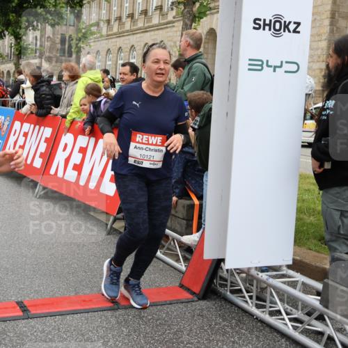 14.06.2026 - REWE Women's Run Strokosch-Dieckow http://msf.ph/oto/9782937 14.06.2026 10:01:27 Ziel 10121, 10221, 10792, 10933, 11375, 11412 meine-sportfotos.de