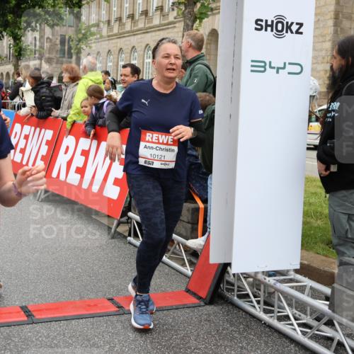 14.06.2026 - REWE Women's Run Strokosch-Dieckow http://msf.ph/oto/9782944 14.06.2026 10:01:27 Ziel 10121, 10221, 10792, 10933, 11375, 11412 meine-sportfotos.de