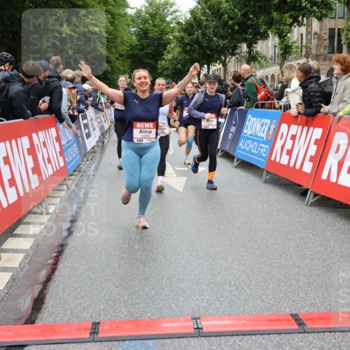 14.06.2026 - REWE Women's Run Strokosch-Dieckow http://msf.ph/oto/9782954 14.06.2026 10:01:32 Ziel 10077, 10121, 10369, 10792, 10812, 10828, 10902, 10966, 11196, 11206, 11319, 11375 meine-sportfotos.de