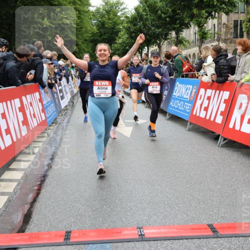 14.06.2026 - REWE Women's Run Strokosch-Dieckow http://msf.ph/oto/9782981 14.06.2026 10:01:32 Ziel 10077, 10121, 10369, 10792, 10812, 10828, 10902, 10966, 11196, 11206, 11319, 11375 meine-sportfotos.de