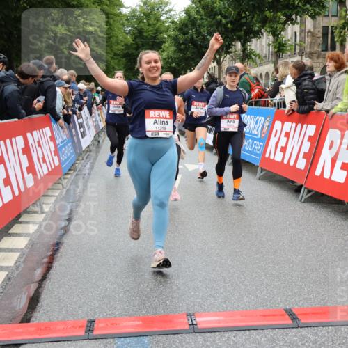 14.06.2026 - REWE Women's Run Strokosch-Dieckow http://msf.ph/oto/9783028 14.06.2026 10:01:32 Ziel 10077, 10121, 10369, 10792, 10812, 10828, 10902, 10966, 11196, 11206, 11319, 11375 meine-sportfotos.de
