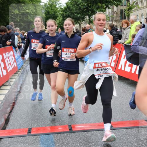14.06.2026 - REWE Women's Run Strokosch-Dieckow http://msf.ph/oto/9783053 14.06.2026 10:01:34 Ziel 10077, 10121, 10315, 10369, 10792, 10812, 10824, 10828, 10902, 10915, 10966, 11018, 11044, 11196, 11206, 11319, 11375 meine-sportfotos.de