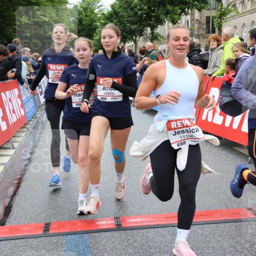 14.06.2026 - REWE Women's Run Strokosch-Dieckow http://msf.ph/oto/9783062 14.06.2026 10:01:34 Ziel 10077, 10121, 10315, 10369, 10792, 10812, 10824, 10828, 10902, 10915, 10966, 11018, 11044, 11196, 11206, 11319, 11375 meine-sportfotos.de