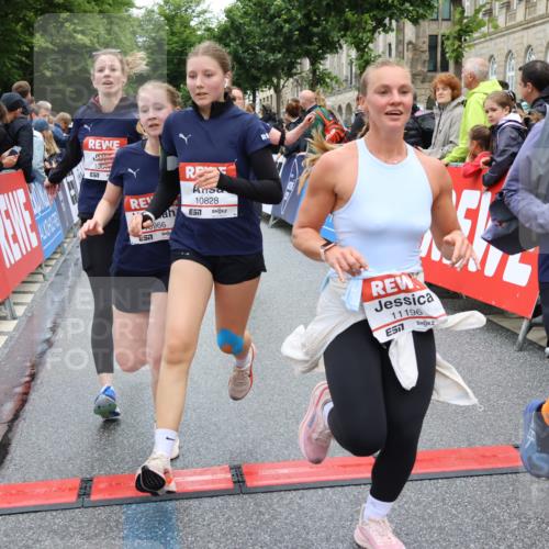 14.06.2026 - REWE Women's Run Strokosch-Dieckow http://msf.ph/oto/9783072 14.06.2026 10:01:34 Ziel 10077, 10121, 10315, 10369, 10792, 10812, 10824, 10828, 10902, 10915, 10966, 11018, 11044, 11196, 11206, 11319, 11375 meine-sportfotos.de