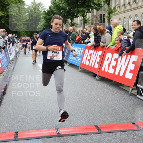 14.06.2026 - REWE Women's Run Strokosch-Dieckow http://msf.ph/oto/9783126 14.06.2026 10:01:46 Ziel 10165, 10307, 10315, 10482, 10495, 11013, 11044, 11045, 11361 meine-sportfotos.de