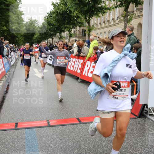14.06.2026 - REWE Women's Run Strokosch-Dieckow http://msf.ph/oto/9783171 14.06.2026 10:01:51 Ziel 10165, 10320, 10453, 10495, 10831, 11013, 11038, 11075, 11078, 11285 meine-sportfotos.de