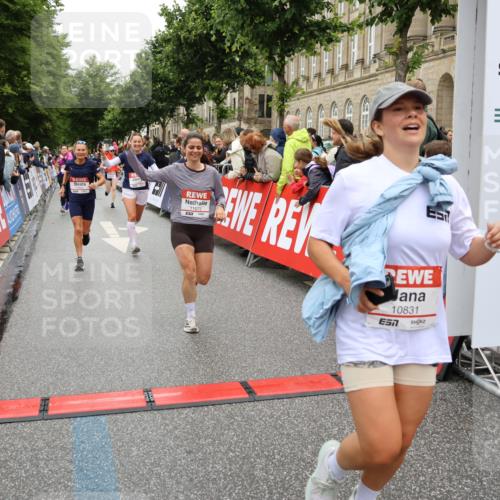 14.06.2026 - REWE Women's Run Strokosch-Dieckow http://msf.ph/oto/9783181 14.06.2026 10:01:51 Ziel 10165, 10320, 10453, 10495, 10831, 11013, 11038, 11075, 11078, 11285 meine-sportfotos.de