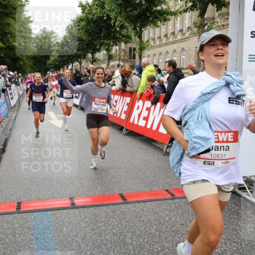 14.06.2026 - REWE Women's Run Strokosch-Dieckow http://msf.ph/oto/9783189 14.06.2026 10:01:51 Ziel 10165, 10320, 10453, 10495, 10831, 11013, 11038, 11075, 11078, 11285 meine-sportfotos.de