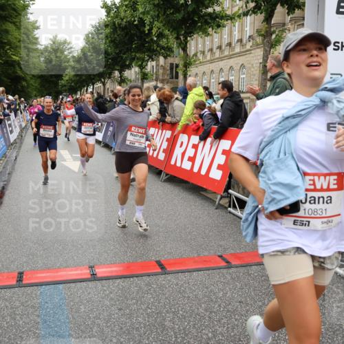 14.06.2026 - REWE Women's Run Strokosch-Dieckow http://msf.ph/oto/9783199 14.06.2026 10:01:51 Ziel 10165, 10320, 10453, 10495, 10831, 11013, 11038, 11075, 11078, 11285 meine-sportfotos.de