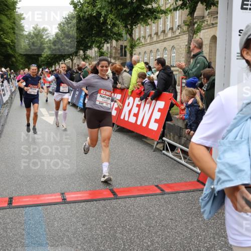 14.06.2026 - REWE Women's Run Strokosch-Dieckow http://msf.ph/oto/9783218 14.06.2026 10:01:52 Ziel 10165, 10320, 10431, 10453, 10495, 10831, 11013, 11038, 11075, 11078, 11285 meine-sportfotos.de