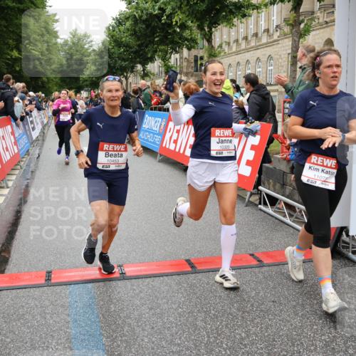 14.06.2026 - REWE Women's Run Strokosch-Dieckow http://msf.ph/oto/9783331 14.06.2026 10:01:53 Ziel 10165, 10320, 10431, 10453, 10495, 10831, 11013, 11038, 11075, 11078, 11285 meine-sportfotos.de